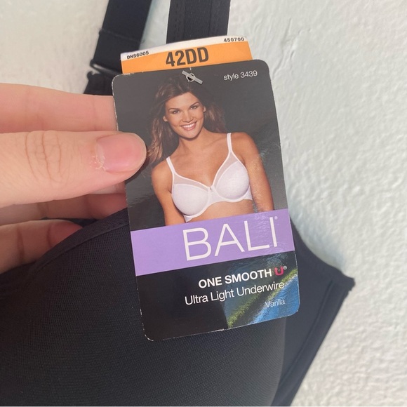 Bali Black Seamless Underwire Bra with Adjustable Straps - Picture 5 of 7